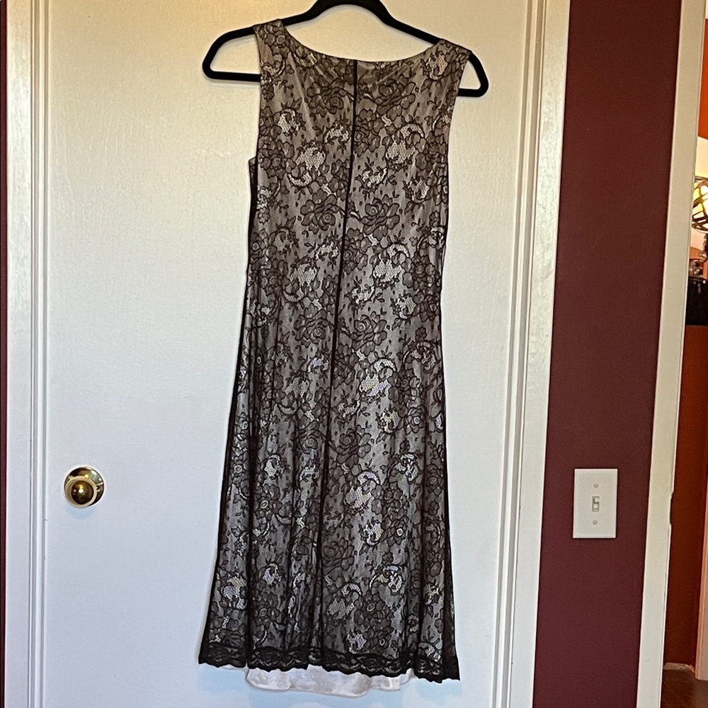Elegant Black Lace Cocktail Dress - Picture 3 of 14